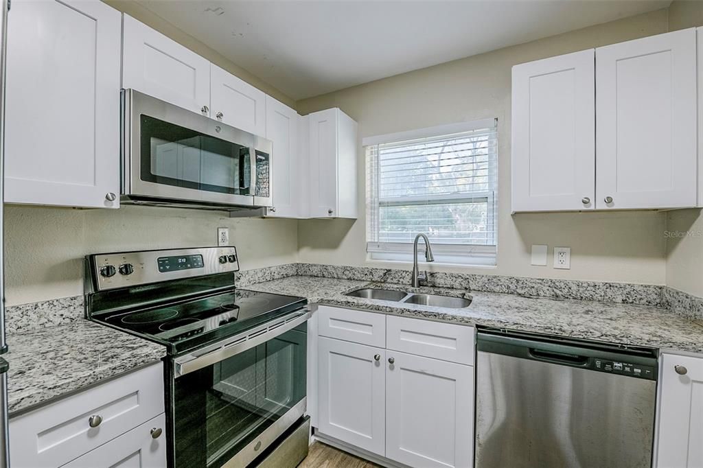 Active With Contract: $215,000 (3 beds, 2 baths, 1094 Square Feet)