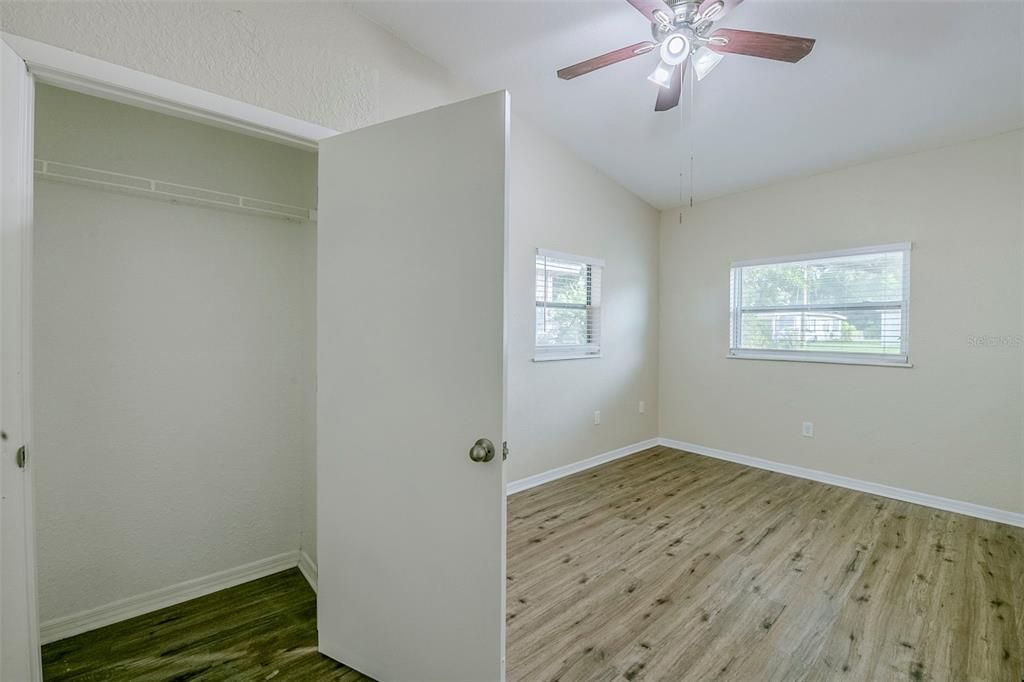 Active With Contract: $215,000 (3 beds, 2 baths, 1094 Square Feet)