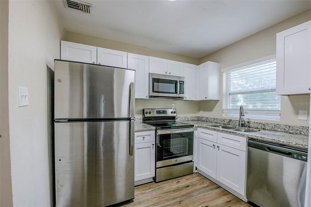 Active With Contract: $215,000 (3 beds, 2 baths, 1094 Square Feet)