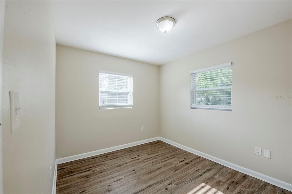 Active With Contract: $215,000 (3 beds, 2 baths, 1094 Square Feet)