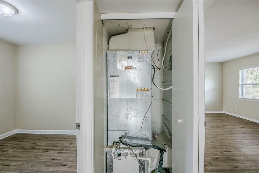 Active With Contract: $215,000 (3 beds, 2 baths, 1094 Square Feet)