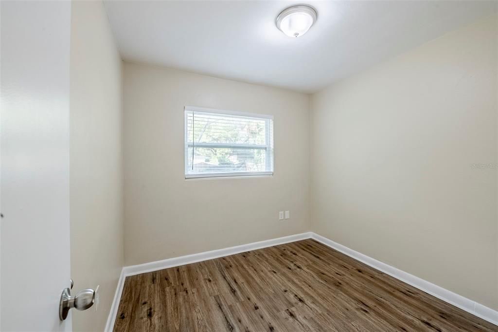 Active With Contract: $215,000 (3 beds, 2 baths, 1094 Square Feet)