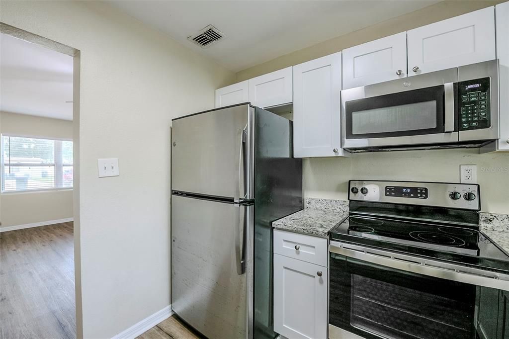 Active With Contract: $215,000 (3 beds, 2 baths, 1094 Square Feet)