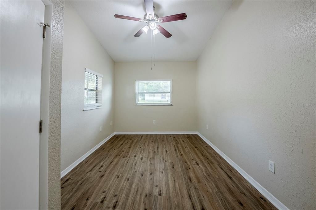 Active With Contract: $215,000 (3 beds, 2 baths, 1094 Square Feet)