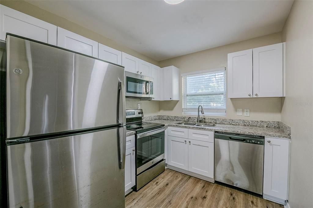 Active With Contract: $215,000 (3 beds, 2 baths, 1094 Square Feet)