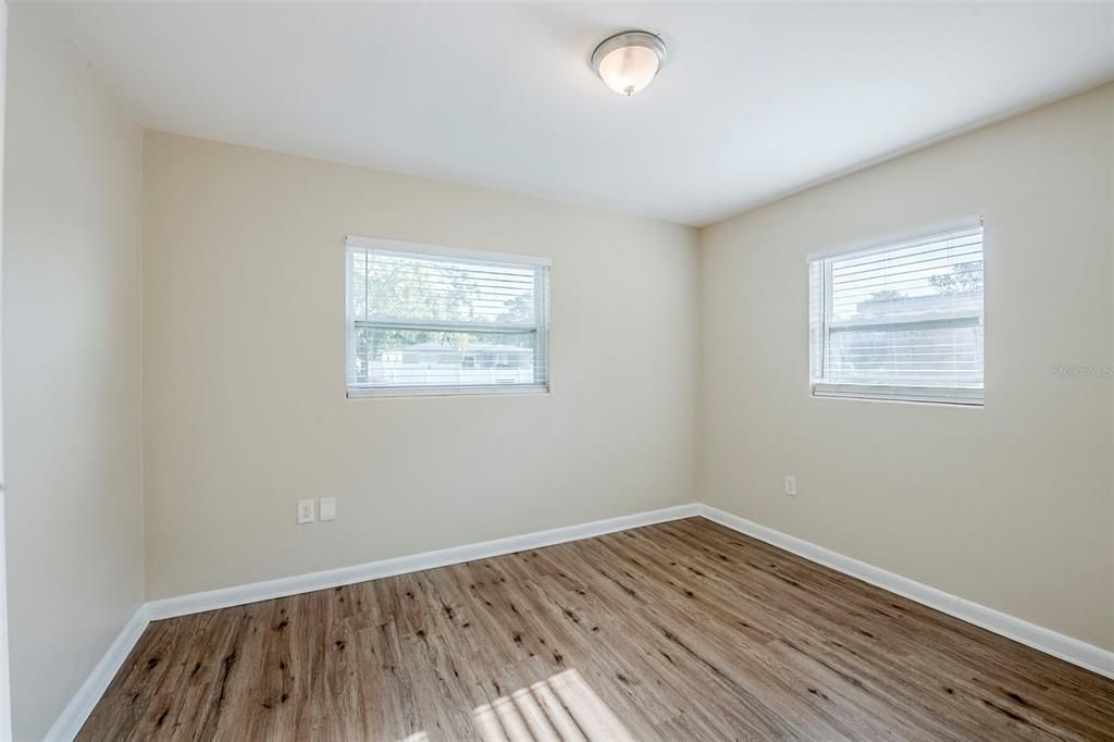 Active With Contract: $215,000 (3 beds, 2 baths, 1094 Square Feet)