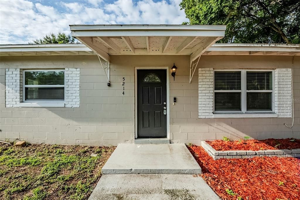 Active With Contract: $215,000 (3 beds, 2 baths, 1094 Square Feet)