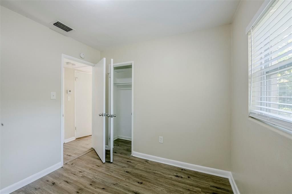 Active With Contract: $215,000 (3 beds, 2 baths, 1094 Square Feet)