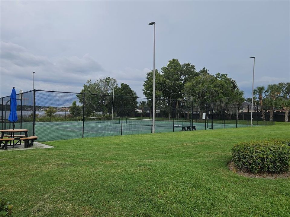 待售: $169,900 (1 贝兹, 1 浴室, 730 平方英尺)