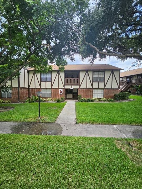 待售: $169,900 (1 贝兹, 1 浴室, 730 平方英尺)