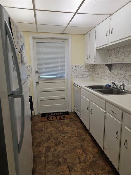 待售: $169,900 (1 贝兹, 1 浴室, 730 平方英尺)