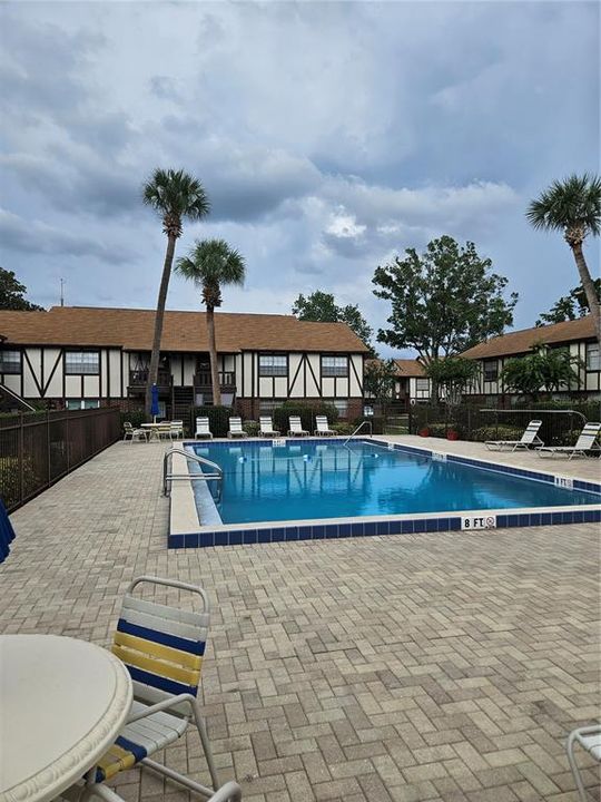 待售: $169,900 (1 贝兹, 1 浴室, 730 平方英尺)