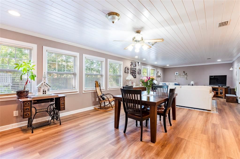 На продажу: $939,000 (5 спален, 3 ванн, 3662 Квадратных фут)