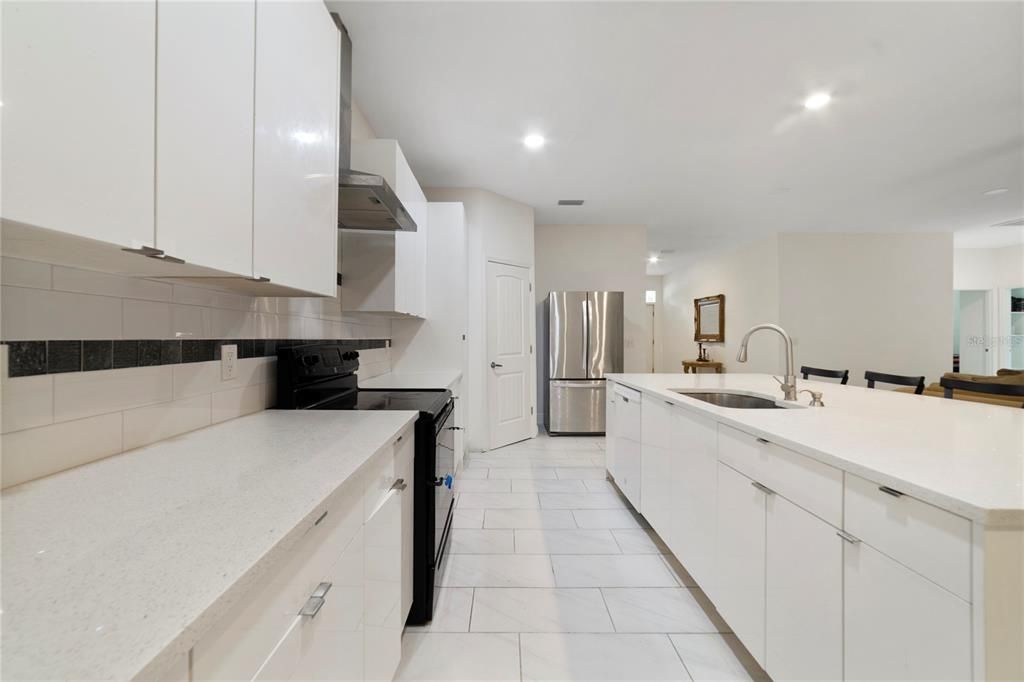 For Sale: $799,000 (5 beds, 3 baths, 3000 Square Feet)