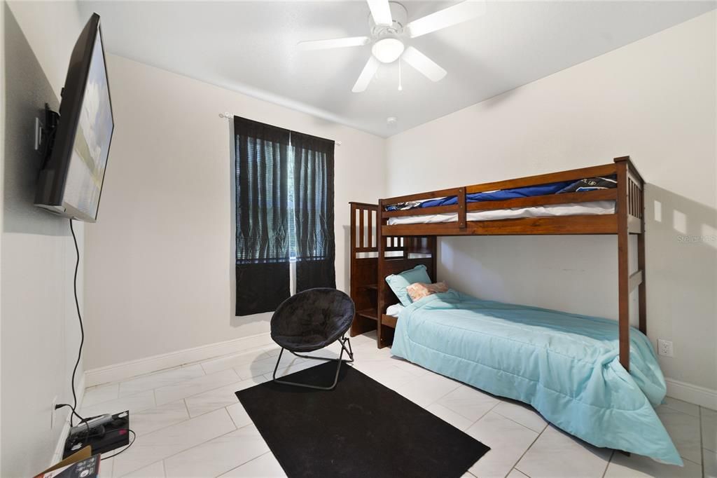 For Sale: $799,000 (5 beds, 3 baths, 3000 Square Feet)