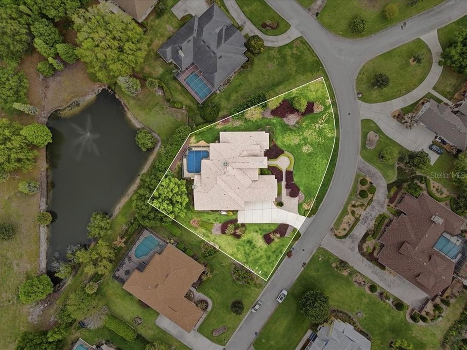 Activo con contrato: $784,000 (4 camas, 3 baños, 3640 Pies cuadrados)