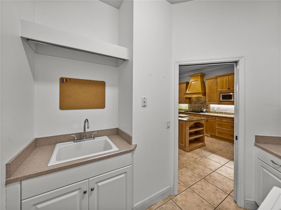 待售: $835,000 (4 贝兹, 3 浴室, 3640 平方英尺)