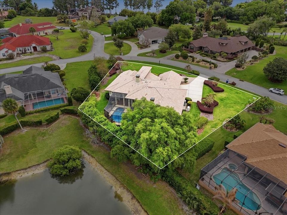 Activo con contrato: $784,000 (4 camas, 3 baños, 3640 Pies cuadrados)