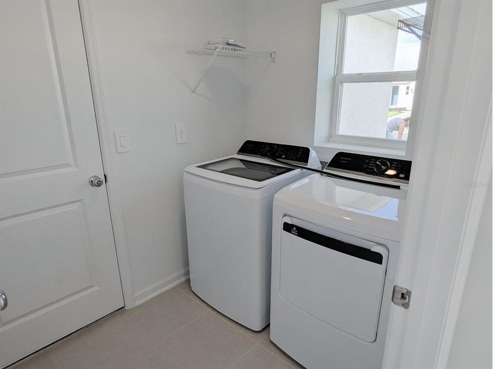 For Rent: $1,699 (3 beds, 2 baths, 1429 Square Feet)