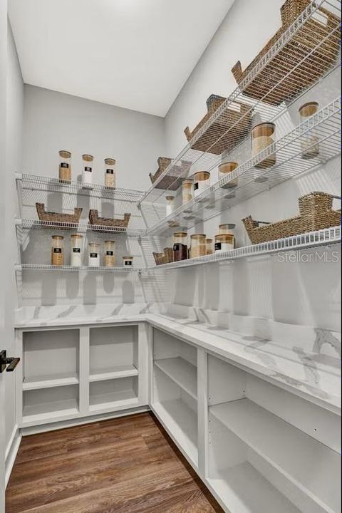 合同活跃: $585,287 (4 贝兹, 3 浴室, 3229 平方英尺)