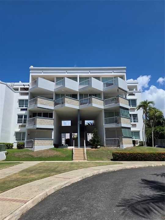 Recently Rented: $1,500 (1 beds, 1 baths, 863 Square Feet)