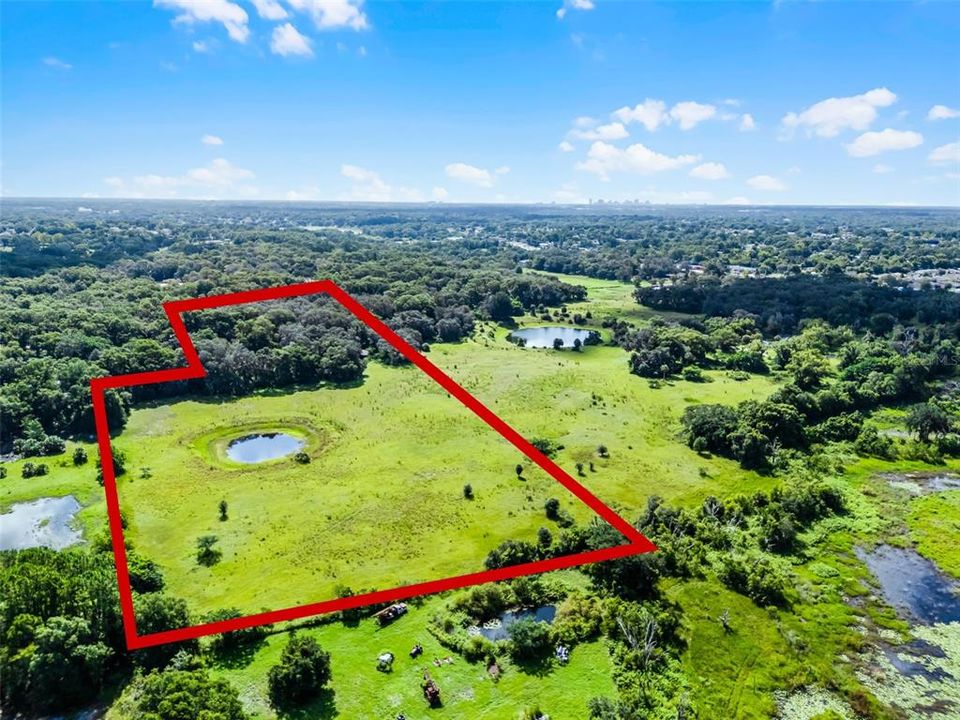 На продажу: $1,495,000 (18.35 acres)