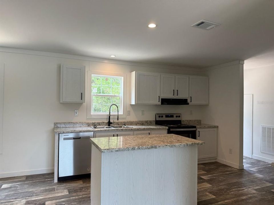 For Sale: $249,900 (4 beds, 2 baths, 1813 Square Feet)