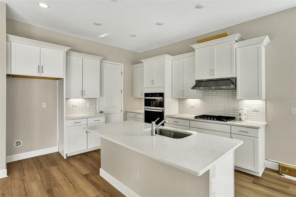 Active With Contract: $443,573 (3 beds, 2 baths, 1836 Square Feet)