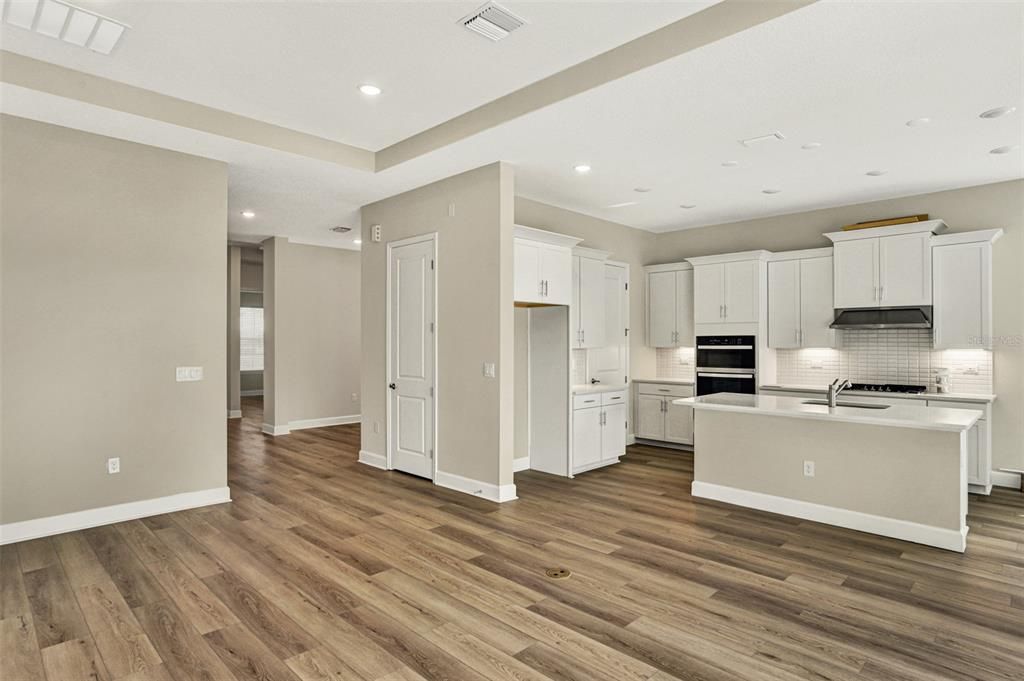 Active With Contract: $443,573 (3 beds, 2 baths, 1836 Square Feet)