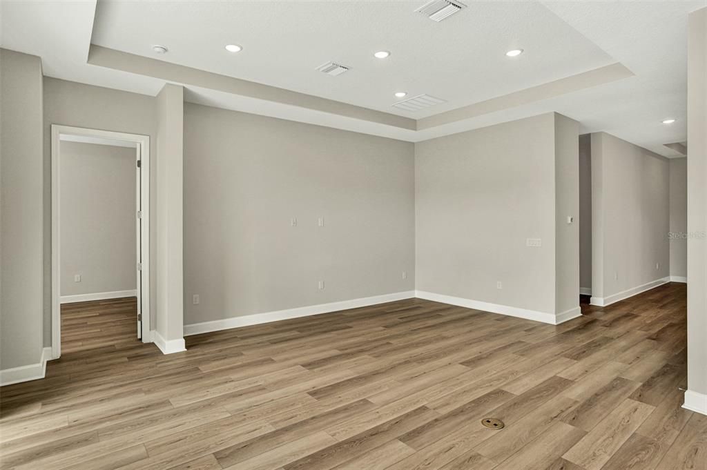 Active With Contract: $443,573 (3 beds, 2 baths, 1836 Square Feet)