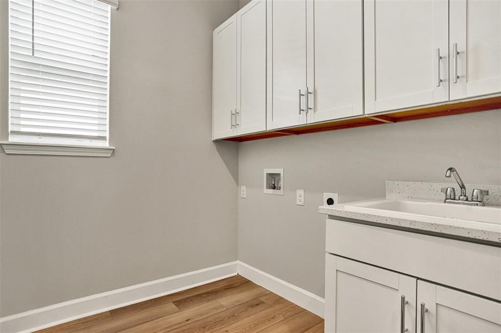 Active With Contract: $443,573 (3 beds, 2 baths, 1836 Square Feet)