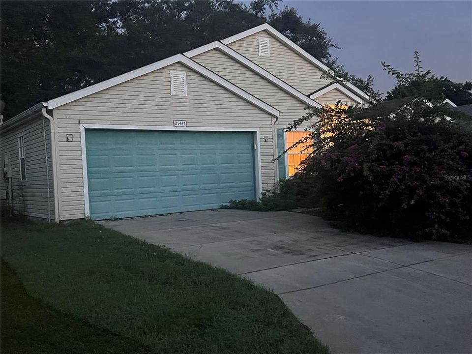 Active With Contract: $179,000 (2 beds, 2 baths, 1348 Square Feet)