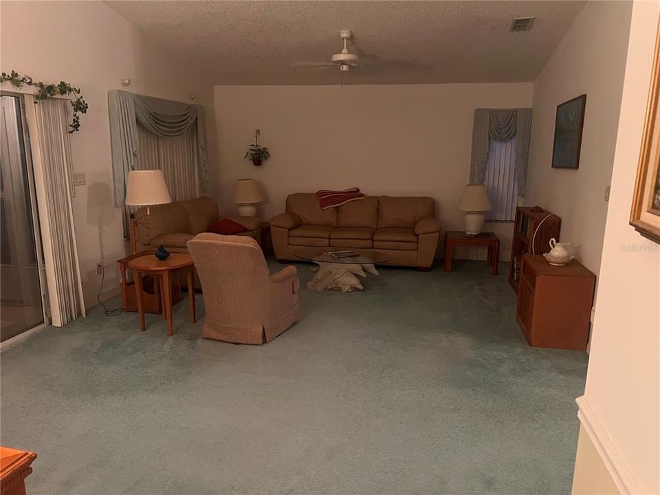 Active With Contract: $179,000 (2 beds, 2 baths, 1348 Square Feet)