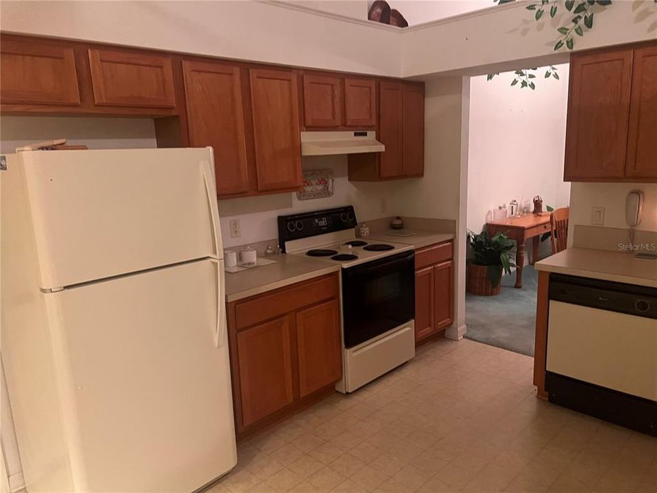 Active With Contract: $179,000 (2 beds, 2 baths, 1348 Square Feet)