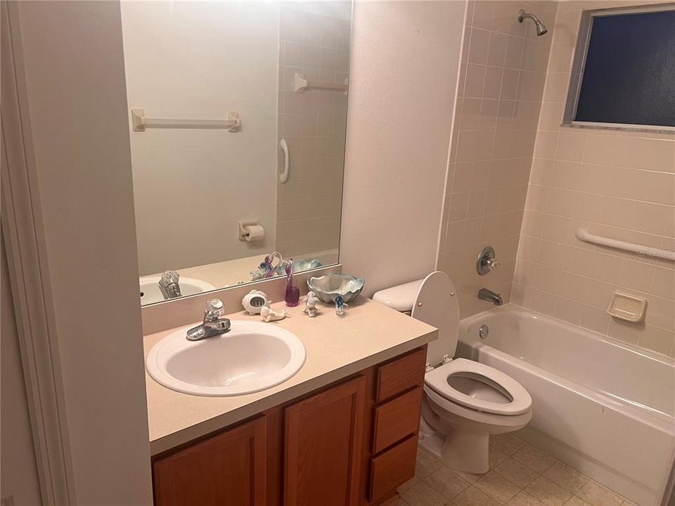 Active With Contract: $179,000 (2 beds, 2 baths, 1348 Square Feet)