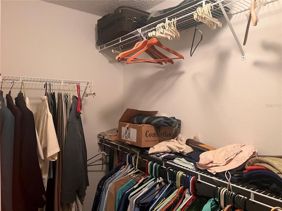 Active With Contract: $179,000 (2 beds, 2 baths, 1348 Square Feet)