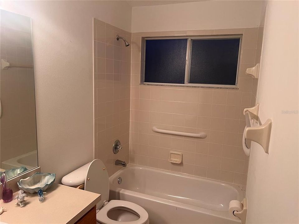 Active With Contract: $179,000 (2 beds, 2 baths, 1348 Square Feet)