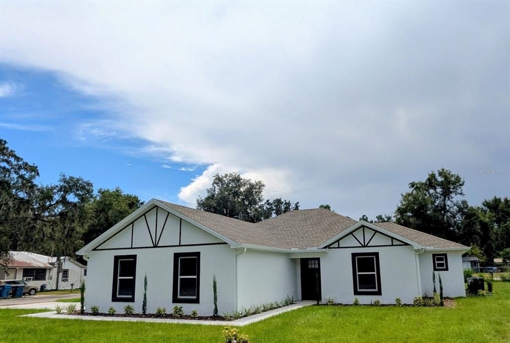 For Sale: $335,000 (3 beds, 2 baths, 1545 Square Feet)