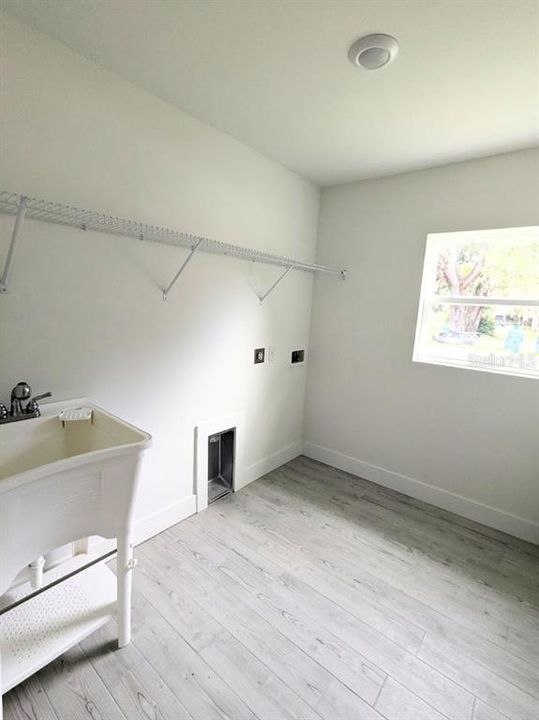 For Sale: $335,000 (3 beds, 2 baths, 1545 Square Feet)