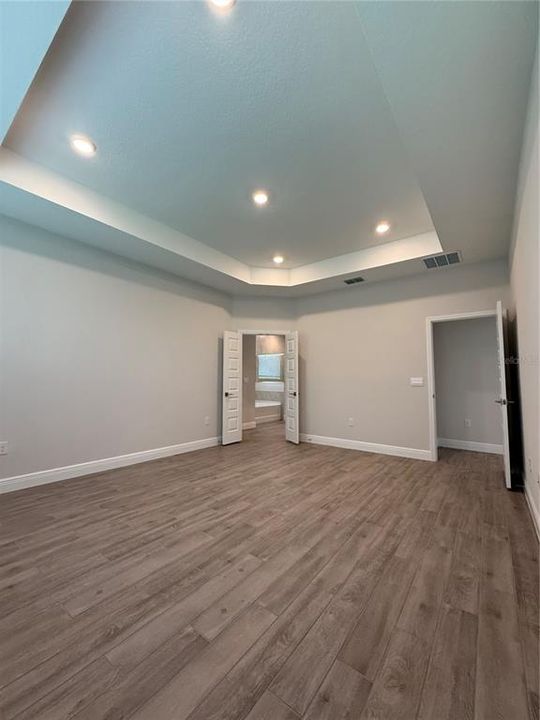 出租: $4,300 (4 贝兹, 3 浴室, 3327 平方英尺)