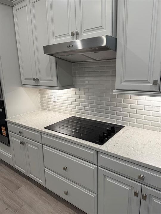 出租: $4,300 (4 贝兹, 3 浴室, 3327 平方英尺)