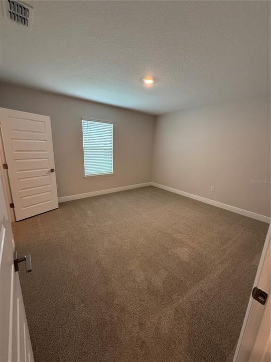 出租: $4,300 (4 贝兹, 3 浴室, 3327 平方英尺)