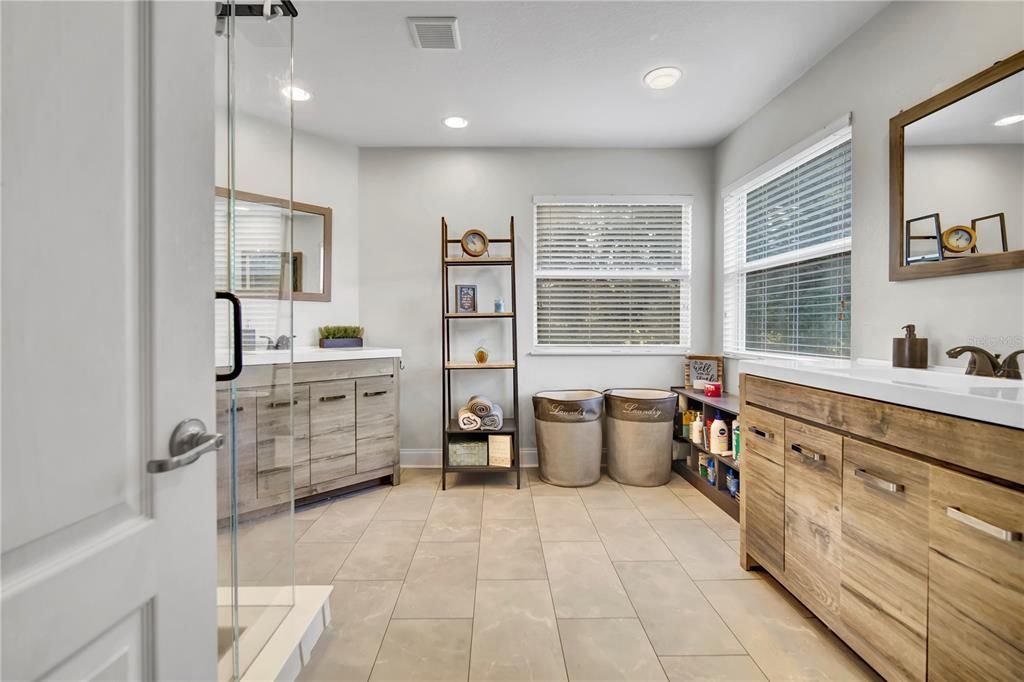 На продажу: $645,000 (5 спален, 3 ванн, 3008 Квадратных фут)