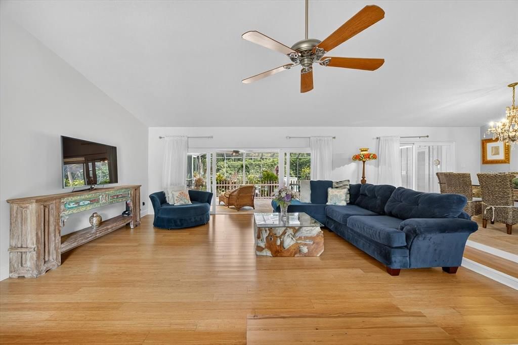 На продажу: $995,000 (3 спален, 2 ванн, 2093 Квадратных фут)