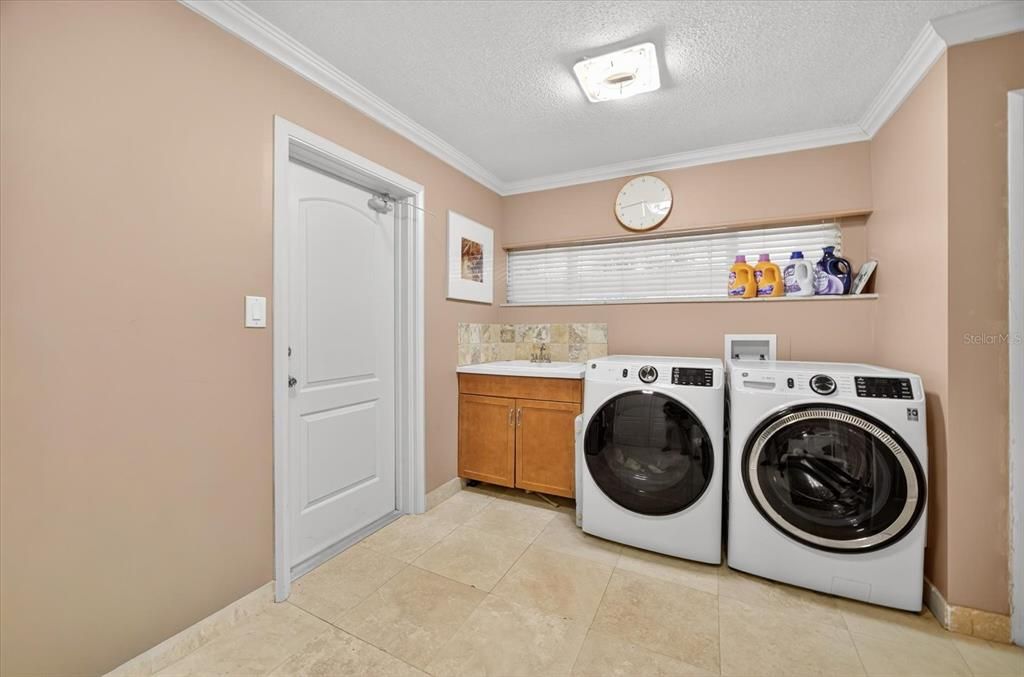 На продажу: $995,000 (3 спален, 2 ванн, 2093 Квадратных фут)