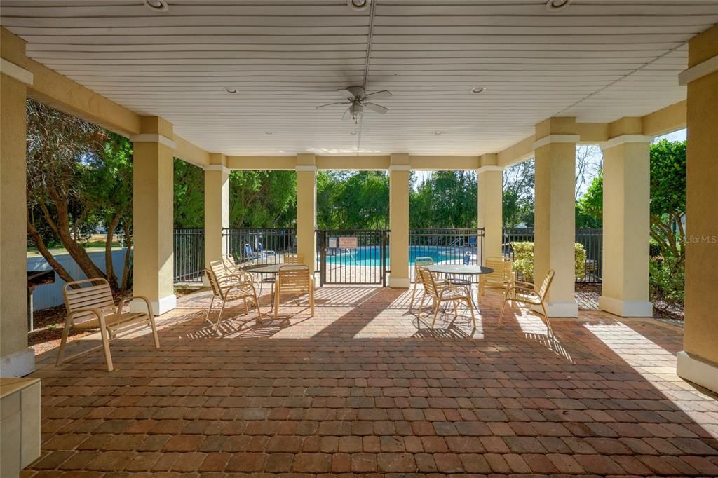 En Venta: $344,800 (5 camas, 3 baños, 2222 Pies cuadrados)