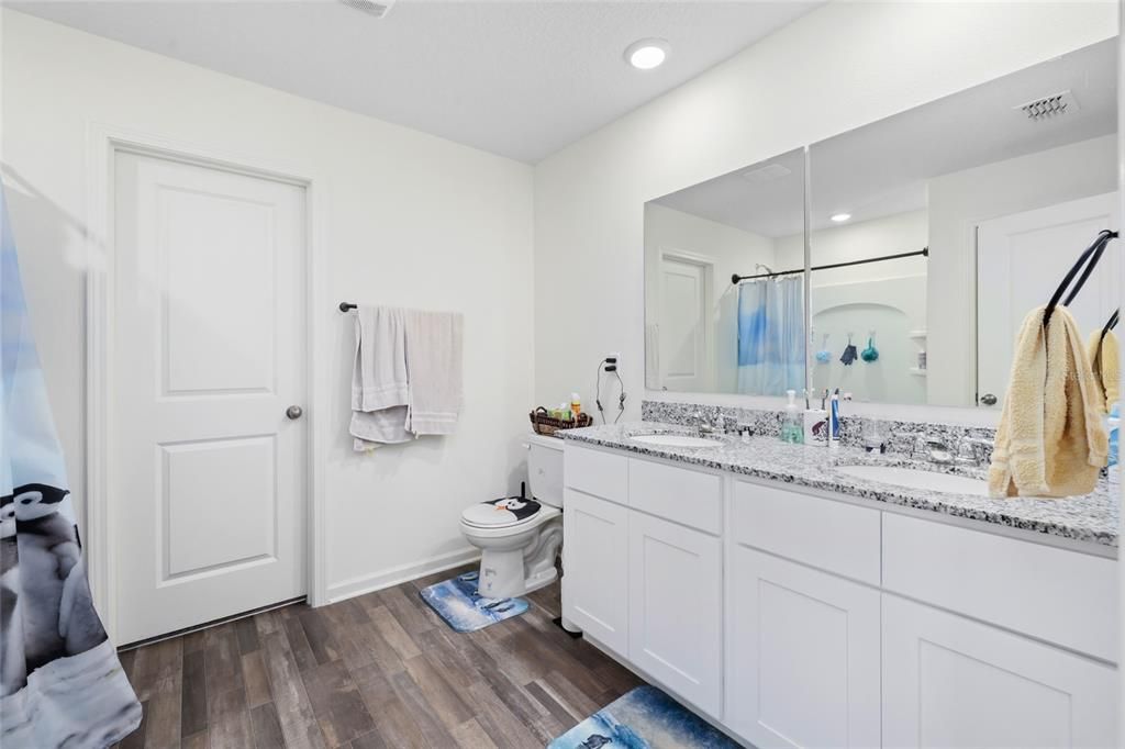 En Venta: $344,800 (5 camas, 3 baños, 2222 Pies cuadrados)