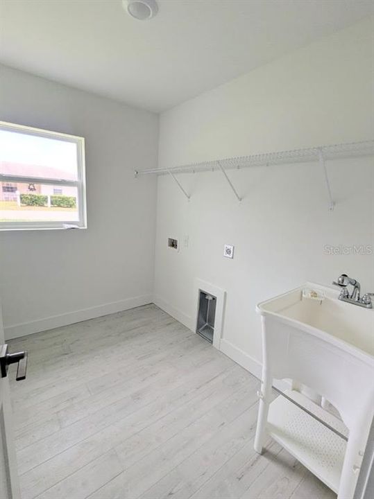 For Sale: $335,000 (3 beds, 2 baths, 1545 Square Feet)