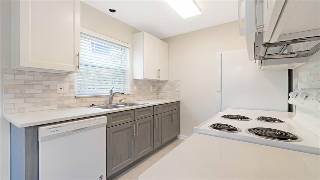 На продажу: $137,500 (2 спален, 2 ванн, 952 Квадратных фут)