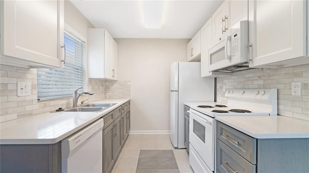 На продажу: $137,500 (2 спален, 2 ванн, 952 Квадратных фут)